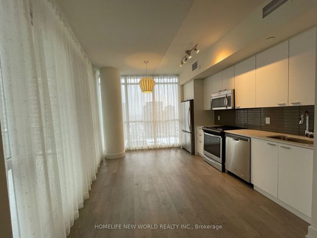 1702 - 30 Roehampton Ave