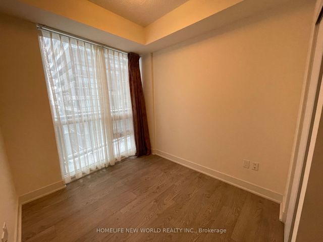 1702 - 30 Roehampton Ave