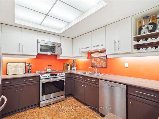 204 - 55 Lombard St