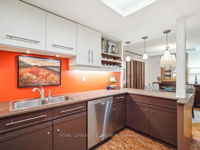 204 - 55 Lombard St