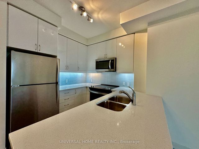3020 - 4955 yonge St