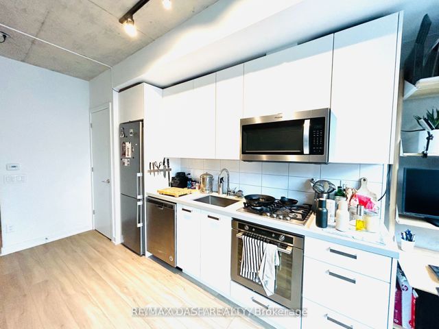 306 - 458 Richmond St W