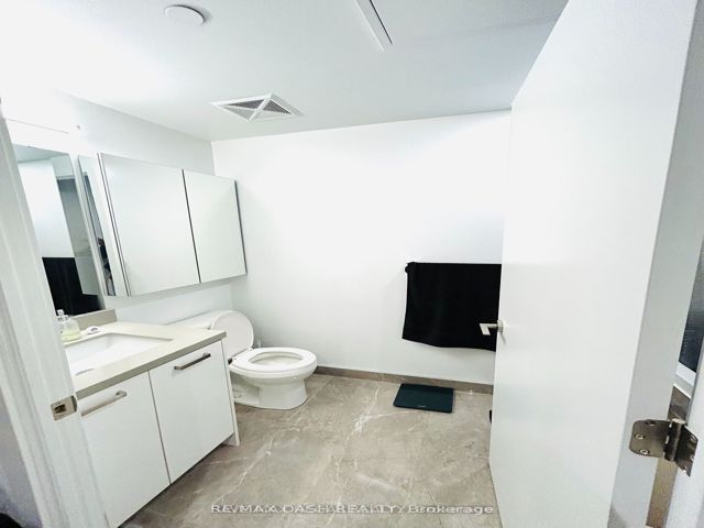 306 - 458 Richmond St W
