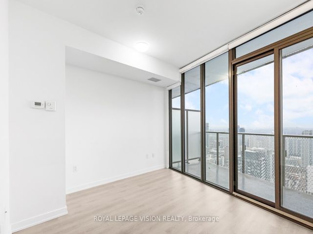 4712 - 11 Wellesley St W