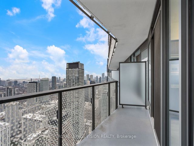 4712 - 11 Wellesley St W