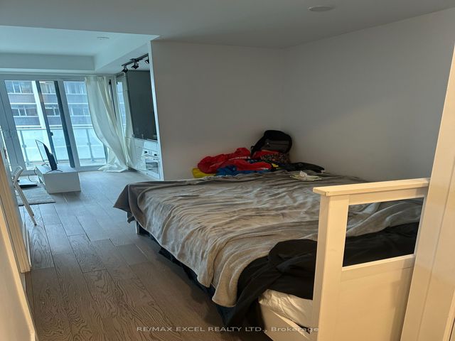 1708 - 7 Grenville St