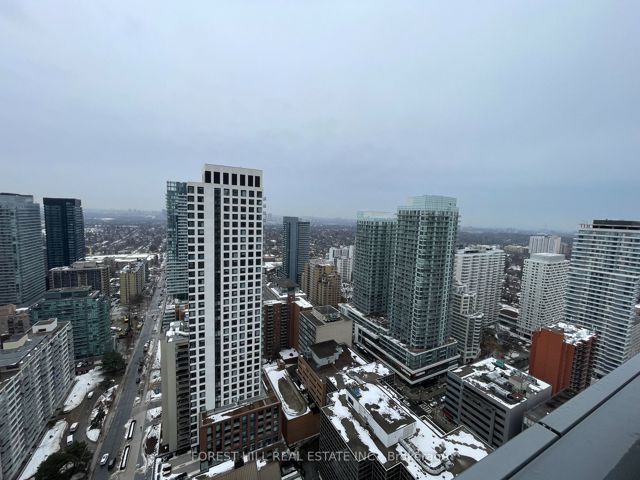 3309 - 39 Roehampton Ave