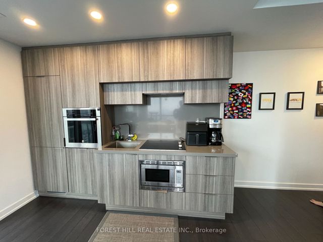 3309 - 39 Roehampton Ave