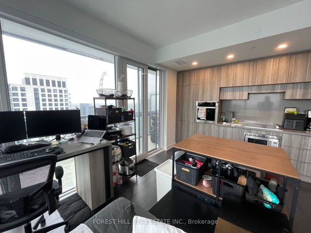 3309 - 39 Roehampton Ave