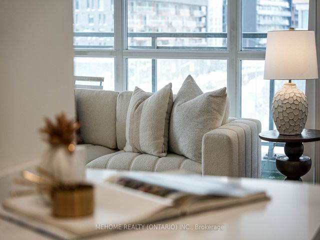 312 - 10 Capreol Crt