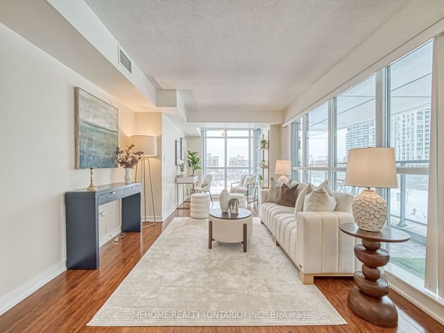 312 - 10 Capreol Crt