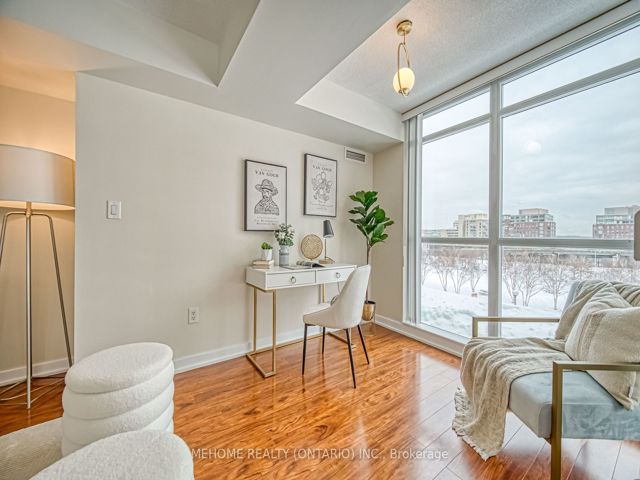 312 - 10 Capreol Crt
