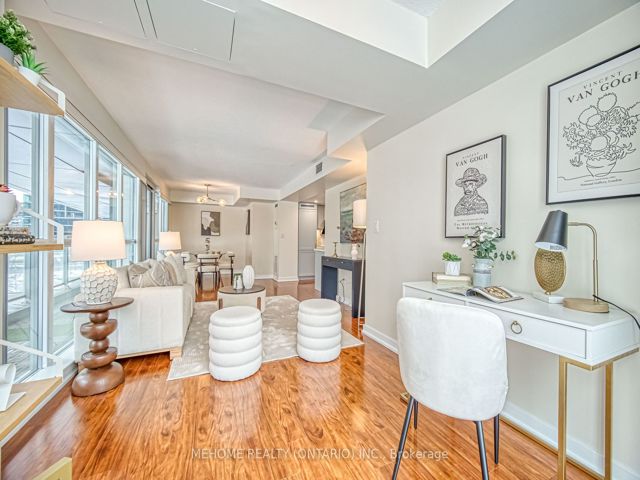 312 - 10 Capreol Crt