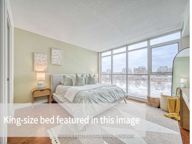 312 - 10 Capreol Crt