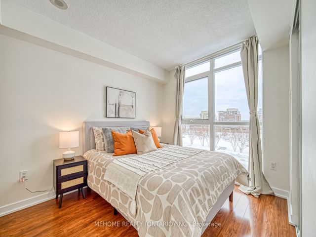 312 - 10 Capreol Crt