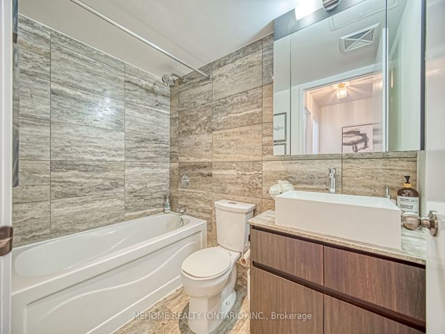 312 - 10 Capreol Crt