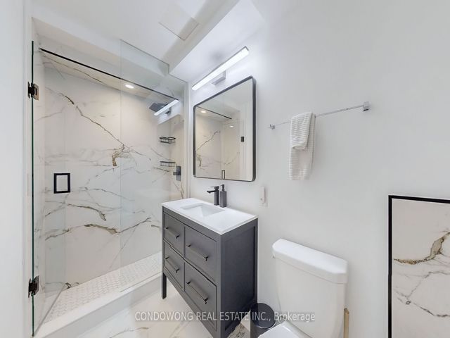 920 - 111 St Clair Ave W