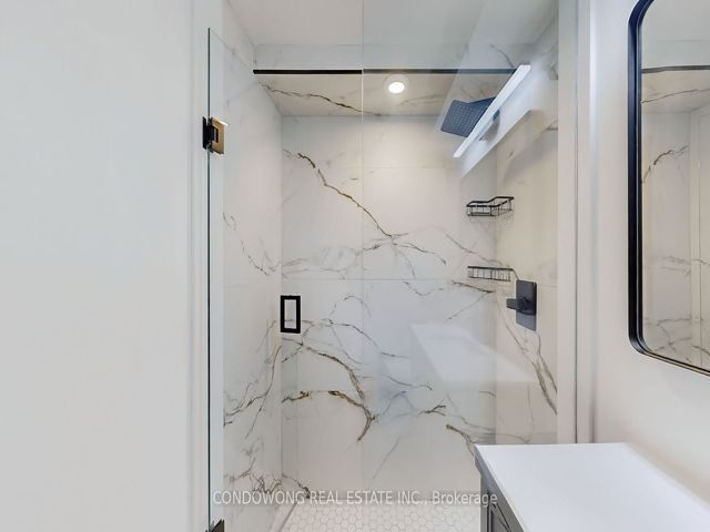 920 - 111 St Clair Ave W