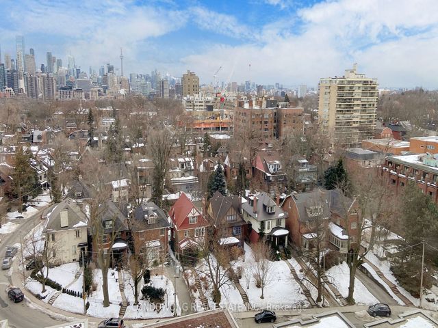 920 - 111 St Clair Ave W