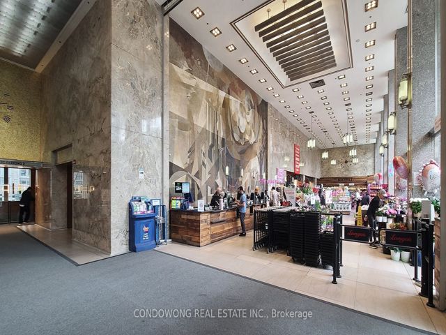 920 - 111 St Clair Ave W