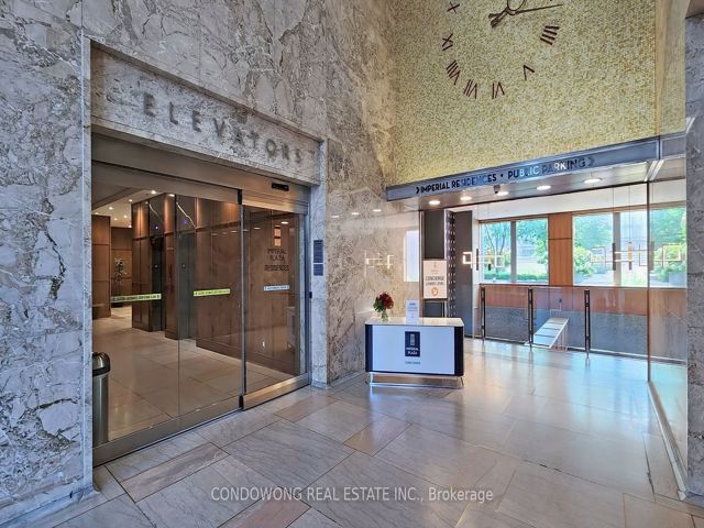 920 - 111 St Clair Ave W