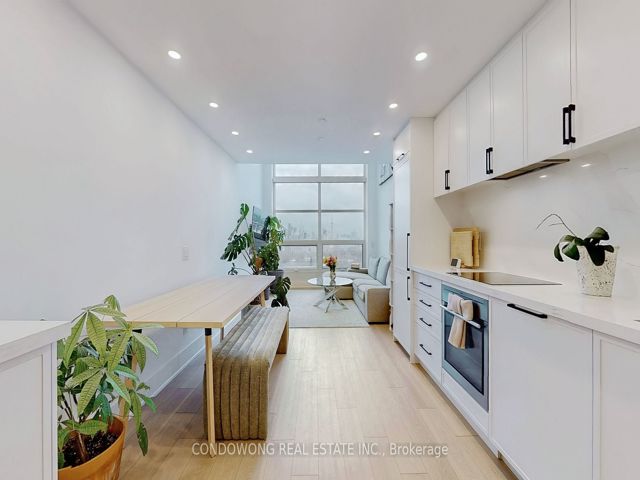 920 - 111 St Clair Ave W