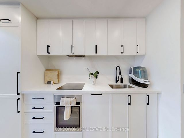 920 - 111 St Clair Ave W
