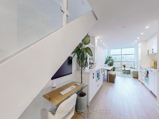 920 - 111 St Clair Ave W