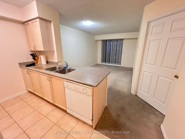 2812 - 155 Beecroft Rd