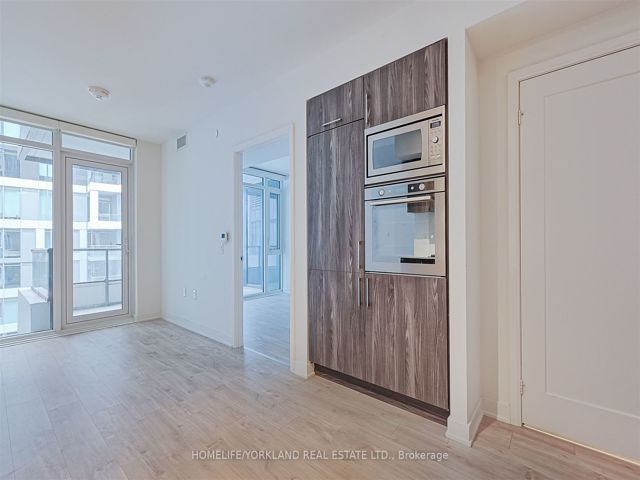 718E - 576 Front St W