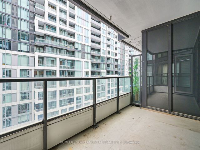 718E - 576 Front St W