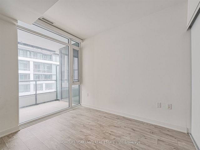 718E - 576 Front St W