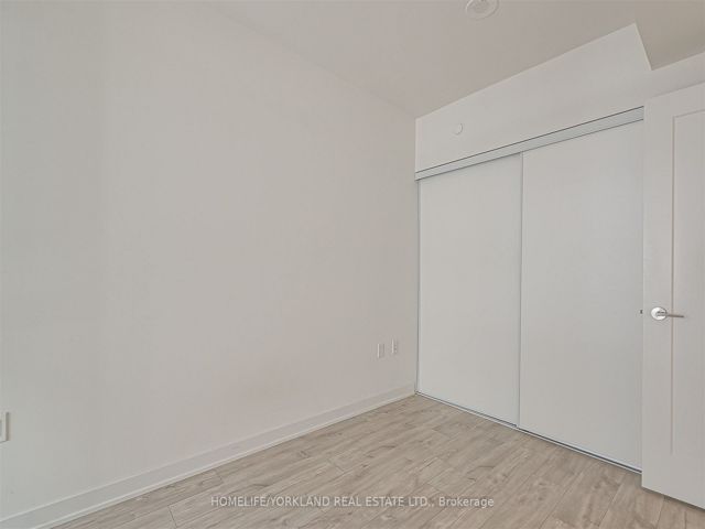 718E - 576 Front St W