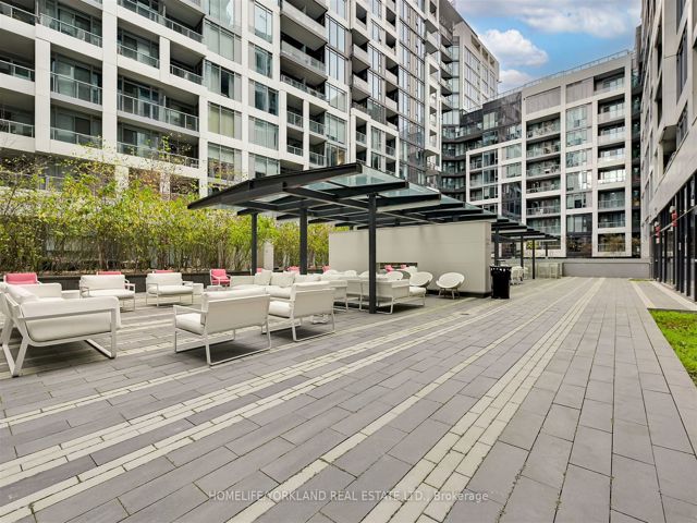 718E - 576 Front St W