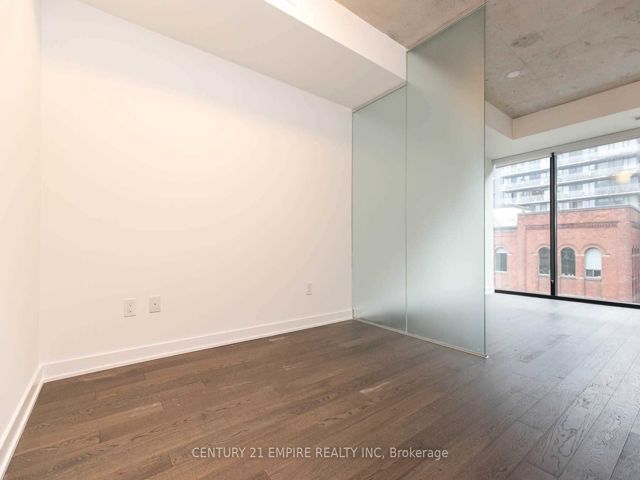 1323 - 629 King St W