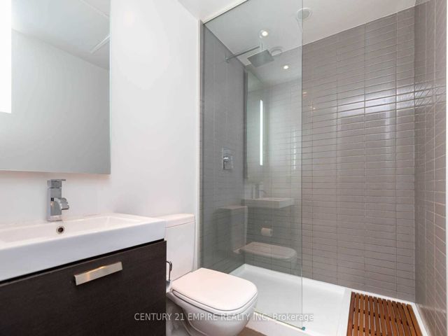 1323 - 629 King St W