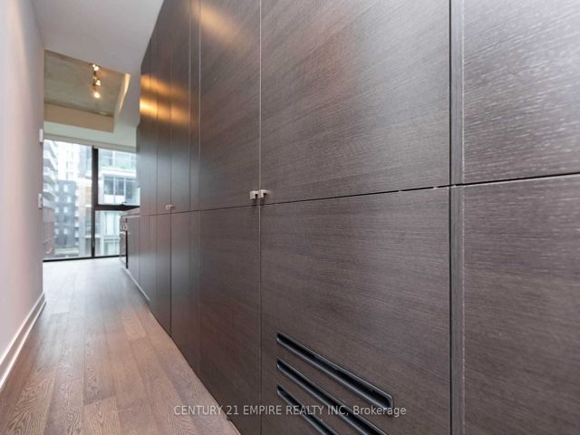 1323 - 629 King St W