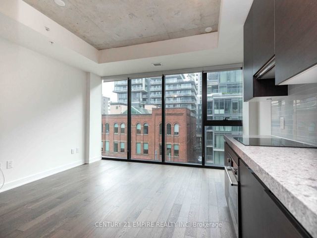 1323 - 629 King St W
