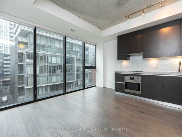 1323 - 629 King St W