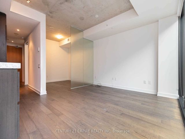 1323 - 629 King St W