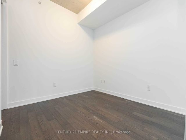 1323 - 629 King St W