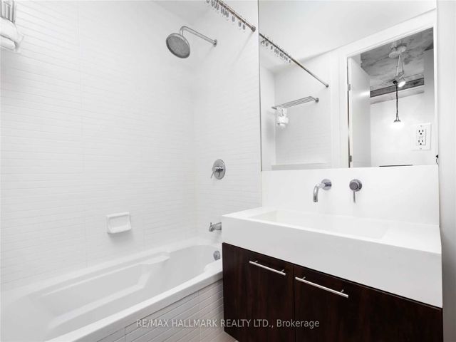 311 - 66 Portland St