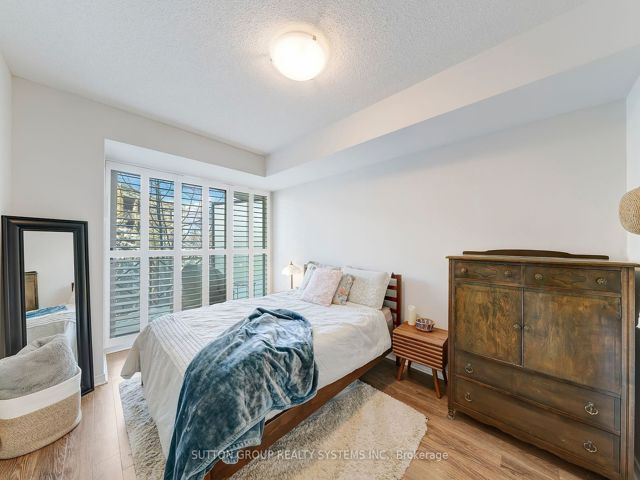 417 - 205 The Donway  W