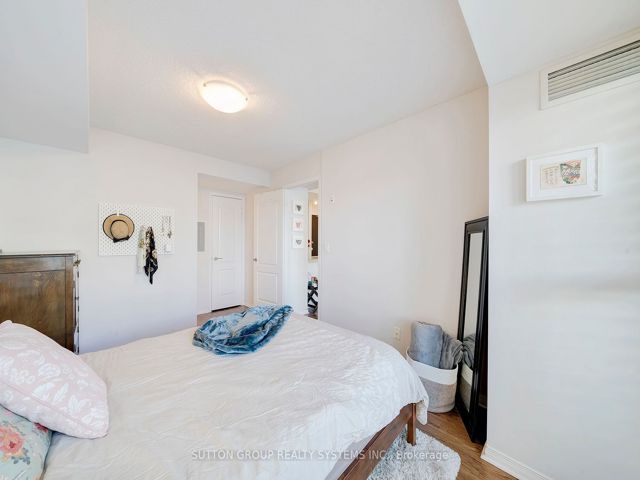 417 - 205 The Donway  W