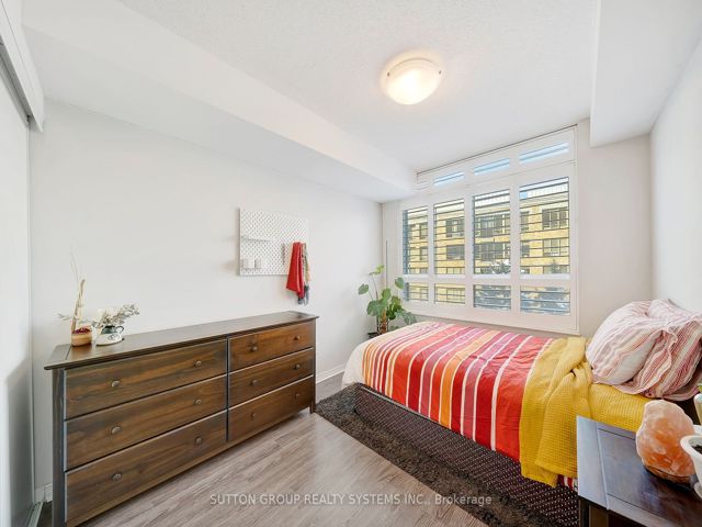 417 - 205 The Donway  W