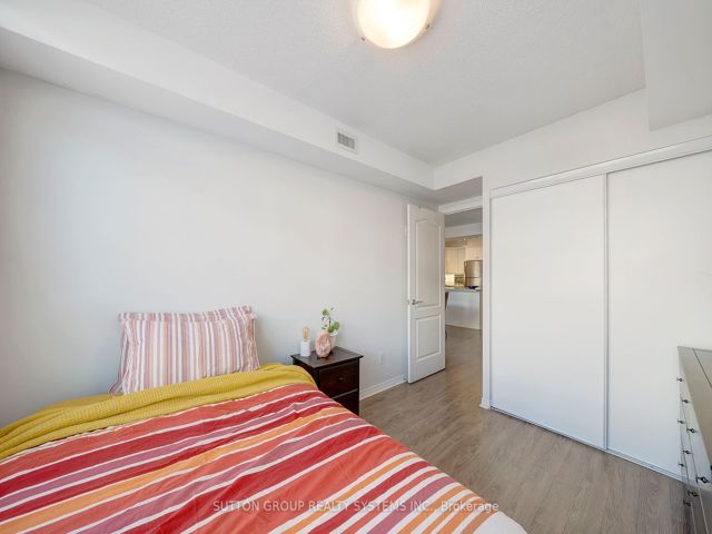 417 - 205 The Donway  W