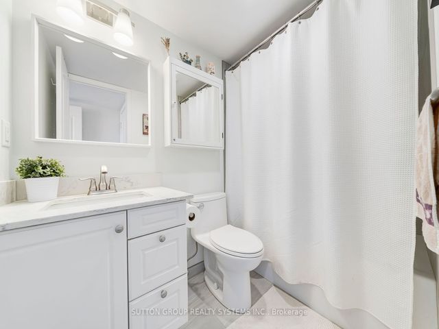 417 - 205 The Donway  W