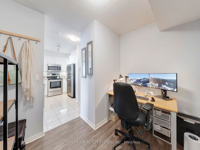 417 - 205 The Donway  W