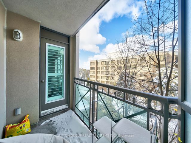 417 - 205 The Donway  W