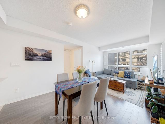417 - 205 The Donway  W